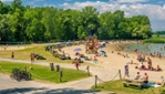 Parc régional des Îles-de-Saint-Timothée - La plage de sable dorée invite à la baignade