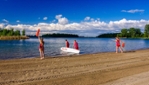 Parc régional des Îles-de-Saint-Timothée - La plage de sable dorée invite à la baignade