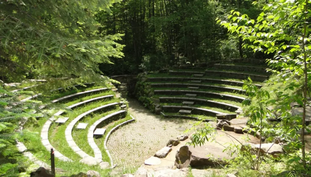 Reliefs Mauriciens |Amphithéâtre au cœur de la forêt en Mauricie