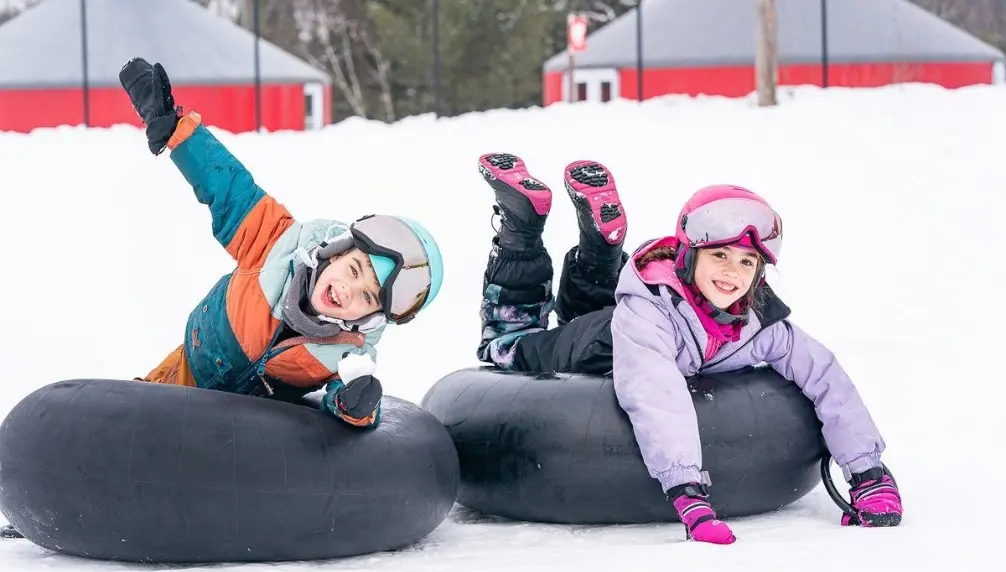 Glissades sur tube Sommet Saint-Sauveur