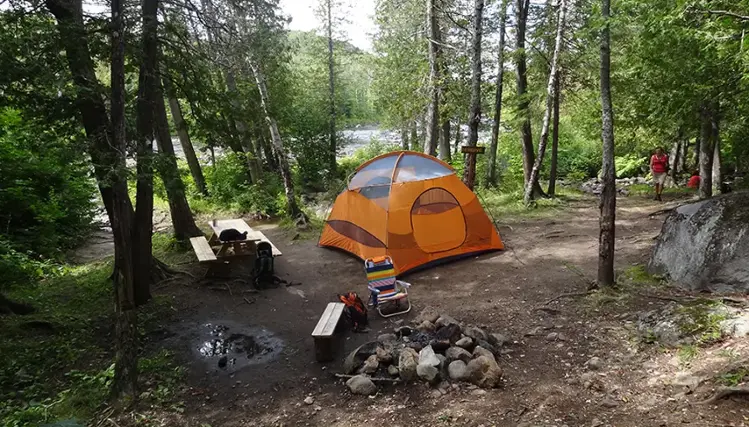 CAMPING EN FORET - PARC DE LA MATAWINIE